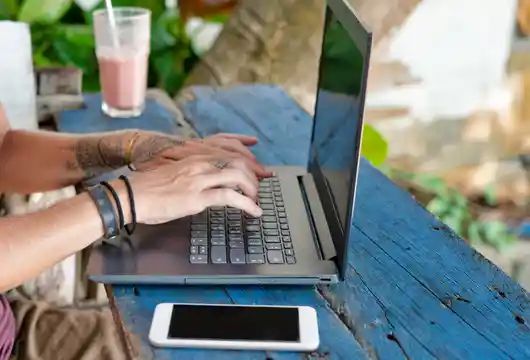 Ten Ways to Reduce the carbon footprint of Digital Nomads